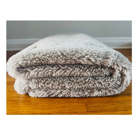 Magashoni Luxury Faux Fur Blanket Throw • Grey - Picture 1 of 5